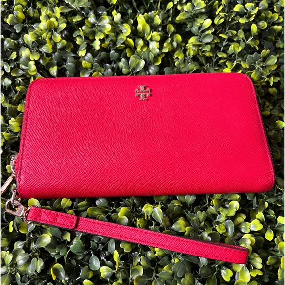 Tory Burch Handbags - Tory Burch Robinson Zip Continental
Wallet Wristlet Red
